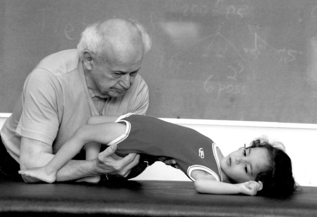 Moshe Feldenkrais Giving FI 1024x700 1